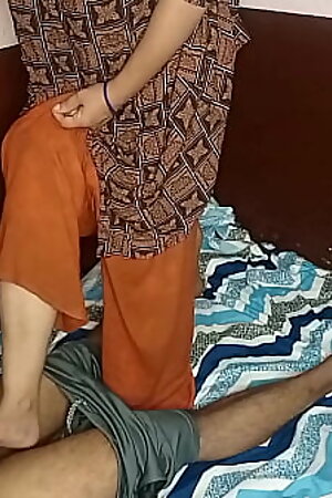 फुट फेटिस और फेस सिटिंग के बाद सौतेली माँ का चुदाई ट्रीट