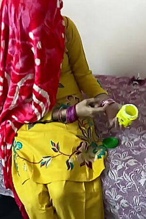 Bhabhi'_s mouth watered after seeing the big cock hindi sex chudai