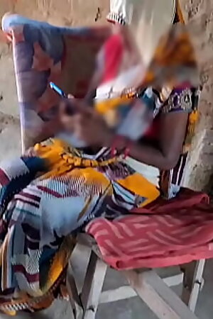 Desi sexy Bhoji'_s saree fucked on the bed best Indian sex video real desi sex hindi dirty audio