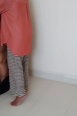 خادمة منتديات حقيقية في اللى مارس الجنس بجد من قبل رئيسها. الهندية الجنس الكامل - Desi Maid