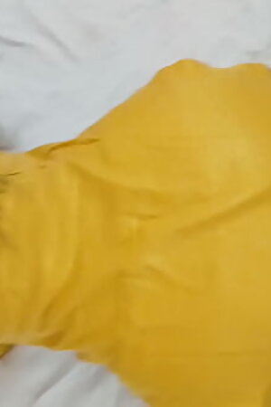 Indian auntie big ass fucking in doggy style