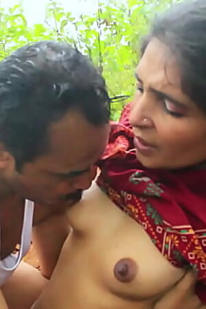 Hot Outdoor Sex With Indian Girlfriend in Rain