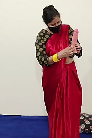 Indian Hindi Aunty Masturbation With Large Dildo in Saree